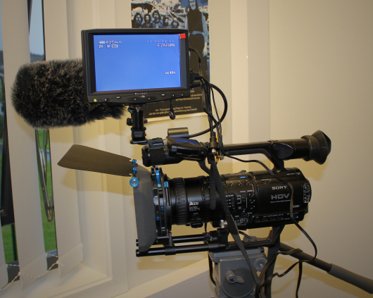 HD-kamera utrustet for filmproduksjon